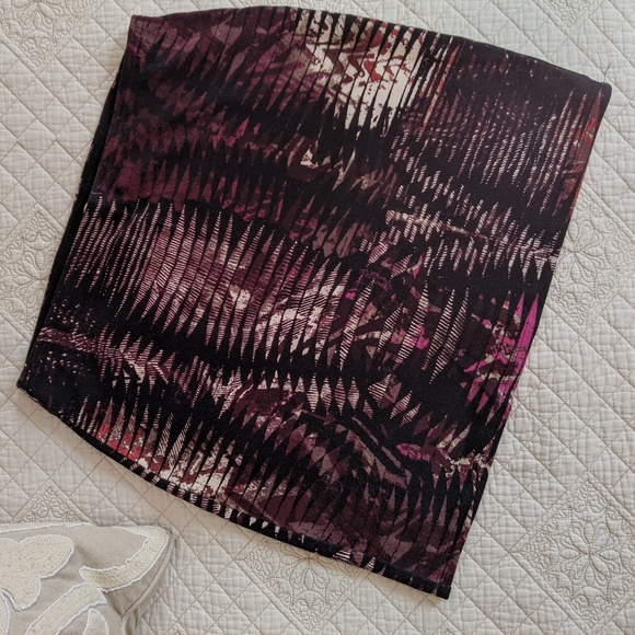 Abercrombie mini skirt - soft & stretchy cotton with modern wine colored pattern - Picture 5 of 5